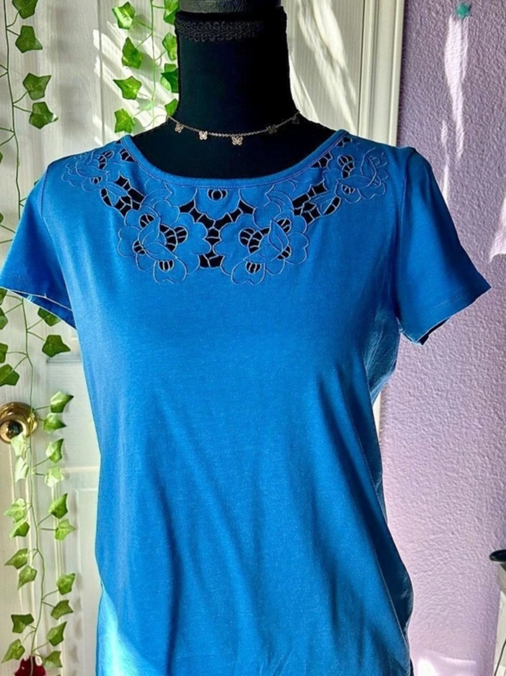 Talbots Blue Embroidered Neckline Size Small